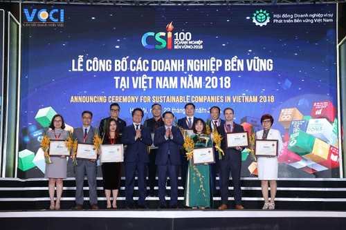 越南政府承诺与企业界并肩前行和为其提供服务 - ảnh 1