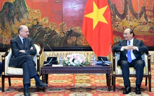 越南政府总理阮春福会见意大利-东盟协会主席恩里科·莱塔 - ảnh 1