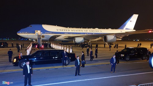 美国总统特朗普抵达河内 - ảnh 1