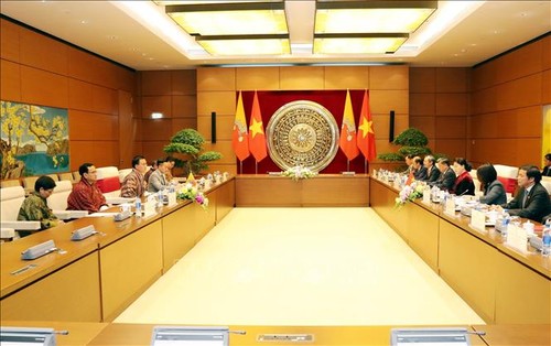越南国会主席阮氏金银与不丹国家委员会主席塔希·多吉举行会谈 - ảnh 1