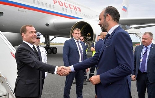 俄罗斯总理梅德韦杰夫访问法国 - ảnh 1