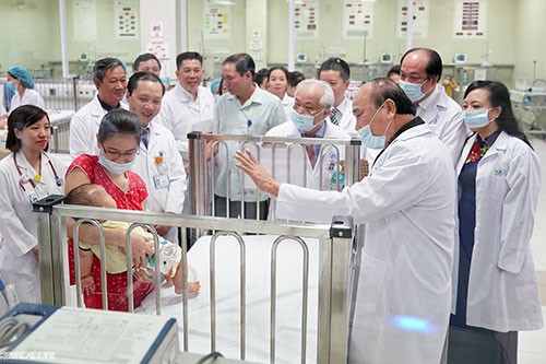 阮春福：中央儿童医院要成为儿童看治病的一流医院 - ảnh 1
