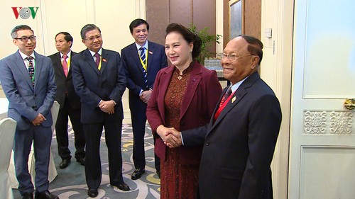 越南国会主席阮氏金银会见柬埔寨国会主席韩桑林 - ảnh 1