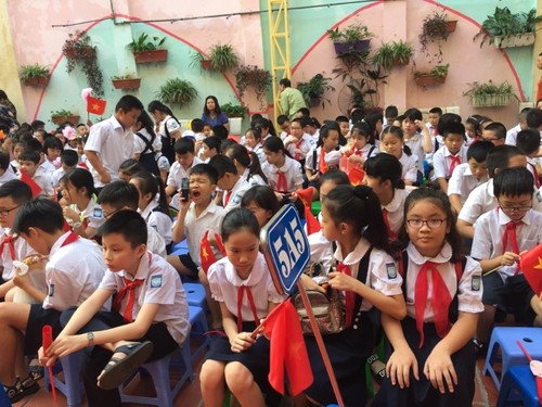  越南全国2400多万名学生今日迎接2019-2020新学年 - ảnh 1