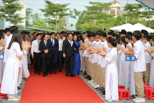 越南党、国家领导人出席全国各地新学年开学典礼 - ảnh 1