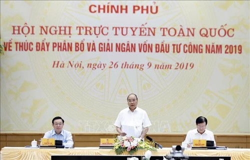 阮春福总理主持2019年促进公共投资分配和资金到位全国视频会议 - ảnh 1