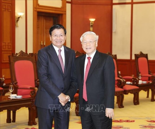 阮富仲会见老挝总理通伦·西苏里 - ảnh 1