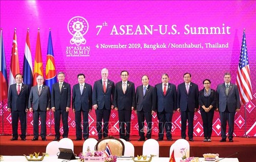 越南政府总理阮春福出席第7次东盟-美国领导人会议和第14届东亚峰会 - ảnh 1