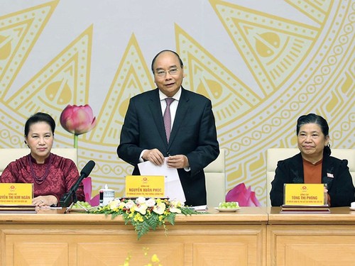越南政府总理阮春福会见女国会代表 - ảnh 1
