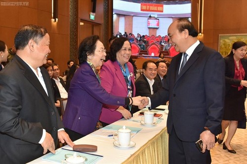 越南政府总理阮春福出席2019政府民运年总结会议  - ảnh 1