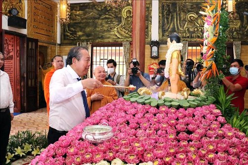 越南政府常务副总理张和平致以佛诞节祝福 - ảnh 1