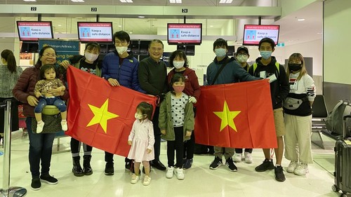 搭载在澳大利亚越南公民的第二趟班机将于7月3日回国 - ảnh 1