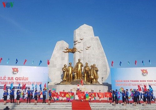 2020年夏季青年志愿者行动出征仪式在广平省举行 - ảnh 1