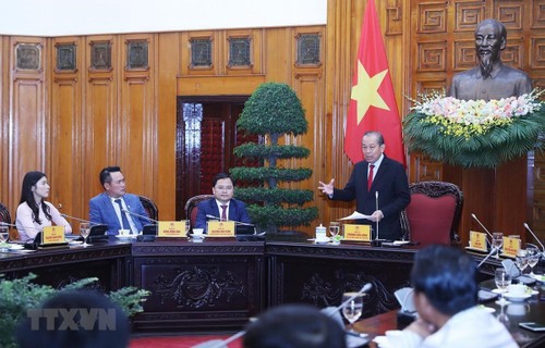 越南政府常务副总理张和平会见优秀青年企业家代表 - ảnh 1