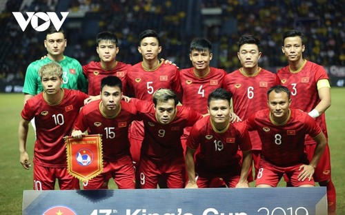 越南足球队在11月FIFA排行榜上上升一位 - ảnh 1