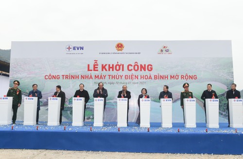 越南政府总理阮春福出席和平水电站扩建项目动工仪式 - ảnh 1