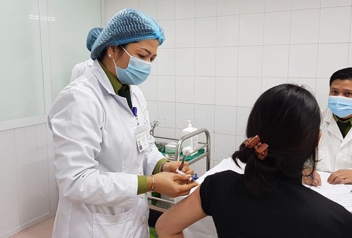 注射越南新冠疫苗志愿者身上产生抗体 - ảnh 1