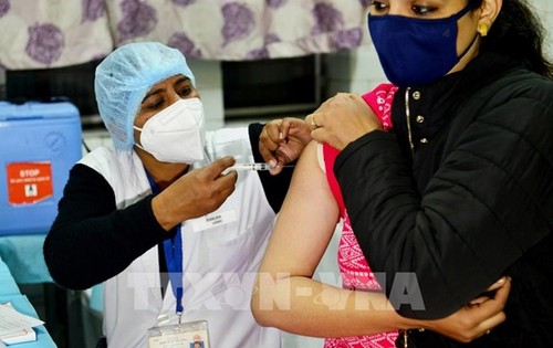 全球新冠肺炎确诊病例近9900万例，印度向巴西和摩洛哥出口疫苗，辉瑞对儿童进行疫苗临床试验 - ảnh 1