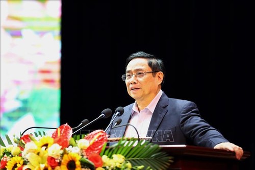 越共中央组织部部长范明正在山罗省拜年 - ảnh 1