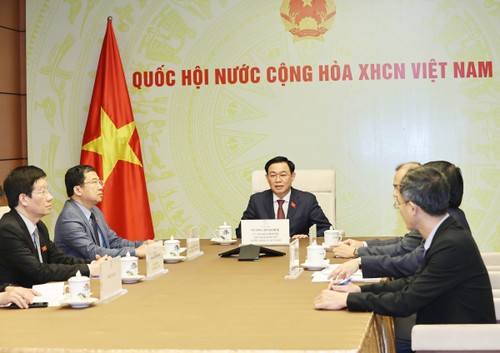 越南国会主席王廷慧与老挝国会主席丰威汉通电话 - ảnh 1