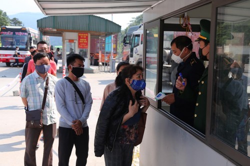 河静省自6月18日起暂停为通过吊桥口岸入境越南的人员办理手续 - ảnh 1