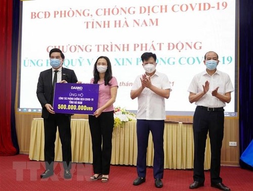 越南新冠肺炎疫苗基金筹集到8万多亿越盾 - ảnh 1