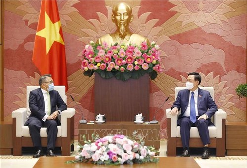 越南国会主席王庭惠会见菲律宾驻越南大使蒙特亚莱格雷 - ảnh 1