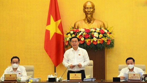 越南国会常务委员会第二次会议向立法工作和国家预算分配规则提供意见 - ảnh 1