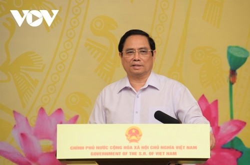越南政府总理范明政启动“把移动互联网信号和电脑送给学生们”项目 - ảnh 1