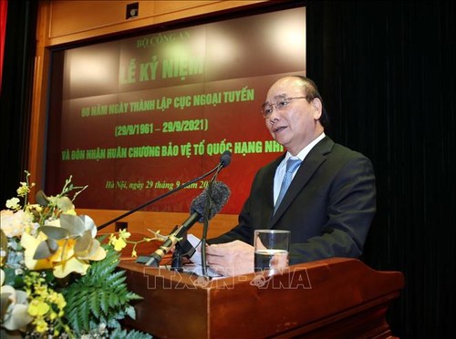 越南国家主席阮春福出席公安部外线力量成立60周年纪念仪式 - ảnh 1
