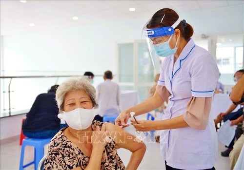 ​越南在疫情中照顾、保护老年人 - ảnh 1