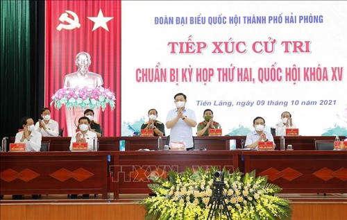 越南​国会主席王庭惠与海防市选民进行接触 - ảnh 1
