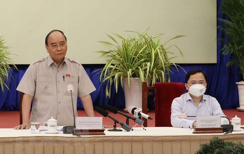 国家主席阮春福：越南企业家团结努力克服困难发展国家 - ảnh 1