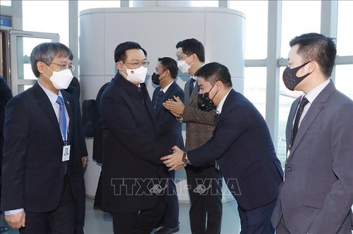 越南国会主席王庭惠抵达首尔开始对韩国的正式访问 - ảnh 1