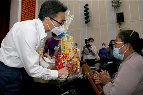越南政府和国会领导人探望并向全国各地致以新春祝贺 - ảnh 1