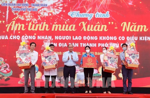 越南国家主席阮春福要求胡志明市照顾人民过好年，享有平安的生活 - ảnh 1