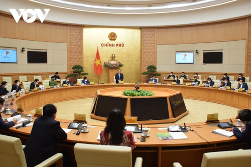 越南政府总理范明政：作出更大努力以恢复经济 - ảnh 1