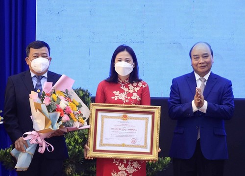 越南国家主席阮春福：古芝县要为人民和企业创造便利条件和重视发展教育 - ảnh 1