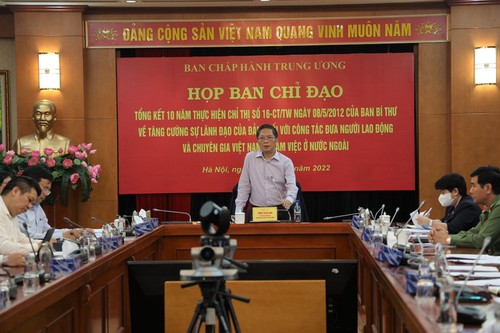 越共中央书记处关于送越南劳动者、专家出国工作的决议实施10周年总结 - ảnh 1