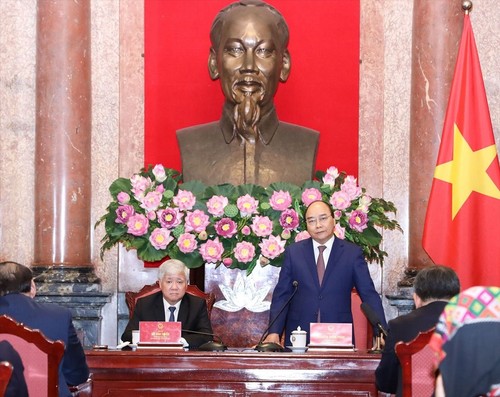 越南国家主席阮春福：党、国家一向关心少数民族同胞的物质和精神生活 - ảnh 1