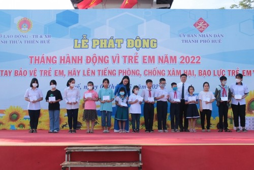 越南各地举行多项响应国际儿童节及儿童行动月的活动 - ảnh 1