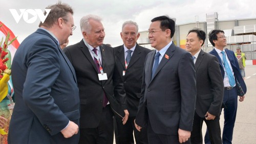 越南国会主席王庭惠开始对匈牙利进行正式访问 - ảnh 1