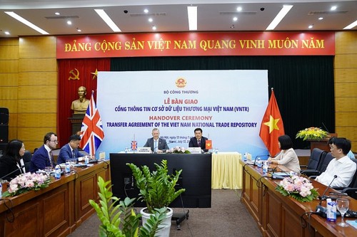 英国向越南移交贸易数据库信息门户网站 - ảnh 1