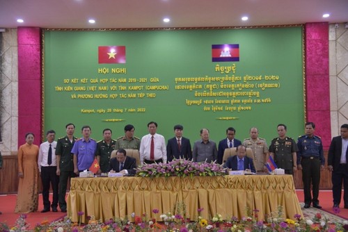 加强越南坚江省与柬埔寨贡布省的旅游合作 - ảnh 1