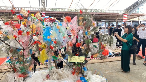 减少塑料污染图片展在富安省举行 - ảnh 1