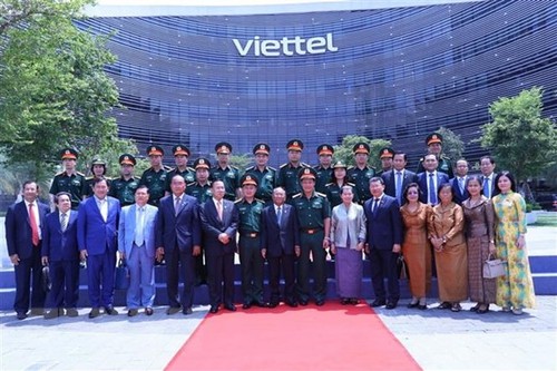 ​ 柬埔寨王国国会主席韩桑林参观Viettel集团 - ảnh 1