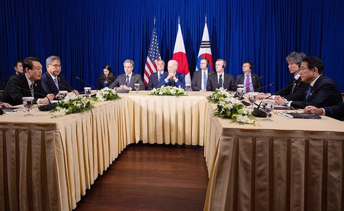 美国、日本和韩国领导人就朝鲜问题进行讨论 - ảnh 1