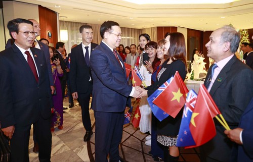 越南国会主席王庭惠抵达奥克兰，开始对新西兰的访问 - ảnh 1