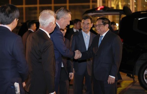 越南政府总理范明政启程出席东盟-欧盟建立关系45周年纪念峰会并访问卢森堡、荷兰、比利时 - ảnh 1