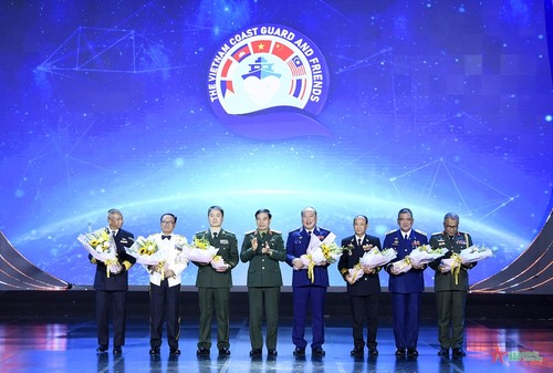 越南海上警察与国际友人交流晚会举行 - ảnh 1
